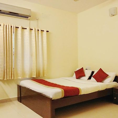 Super Oyo Capital O Premium Hotel Victoria Heights Near Sri Someshwara Swami Temple Bangalore Buitenkant foto