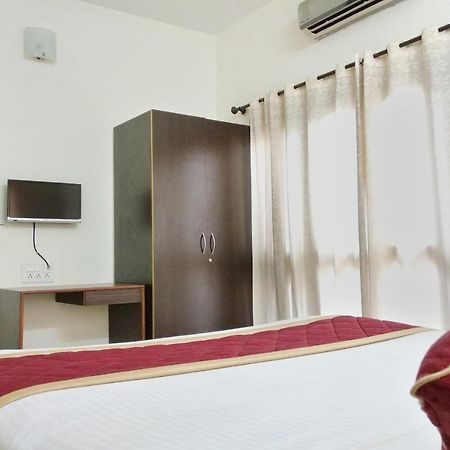 Super Oyo Capital O Premium Hotel Victoria Heights Near Sri Someshwara Swami Temple Bangalore Buitenkant foto