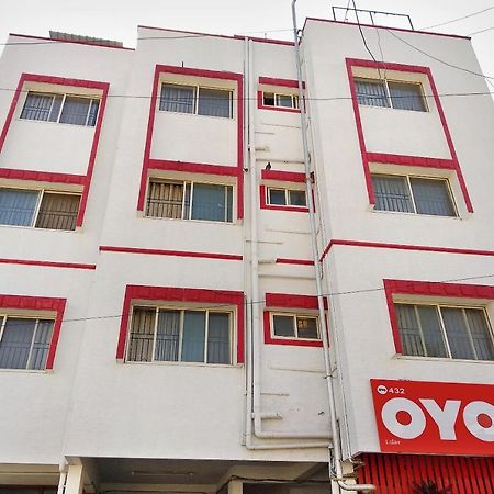 Super Oyo Capital O Premium Hotel Victoria Heights Near Sri Someshwara Swami Temple Bangalore Buitenkant foto