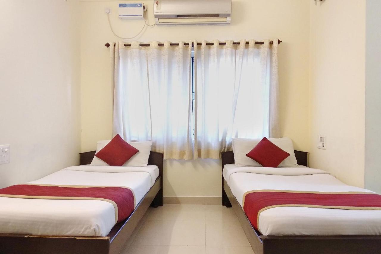 Super Oyo Capital O Premium Hotel Victoria Heights Near Sri Someshwara Swami Temple Bangalore Buitenkant foto