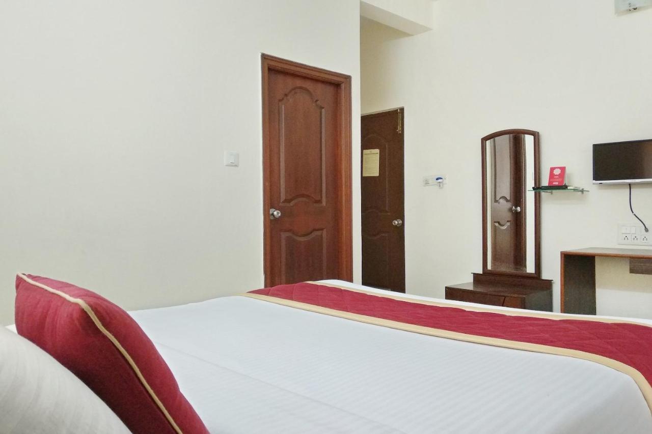 Super Oyo Capital O Premium Hotel Victoria Heights Near Sri Someshwara Swami Temple Bangalore Buitenkant foto