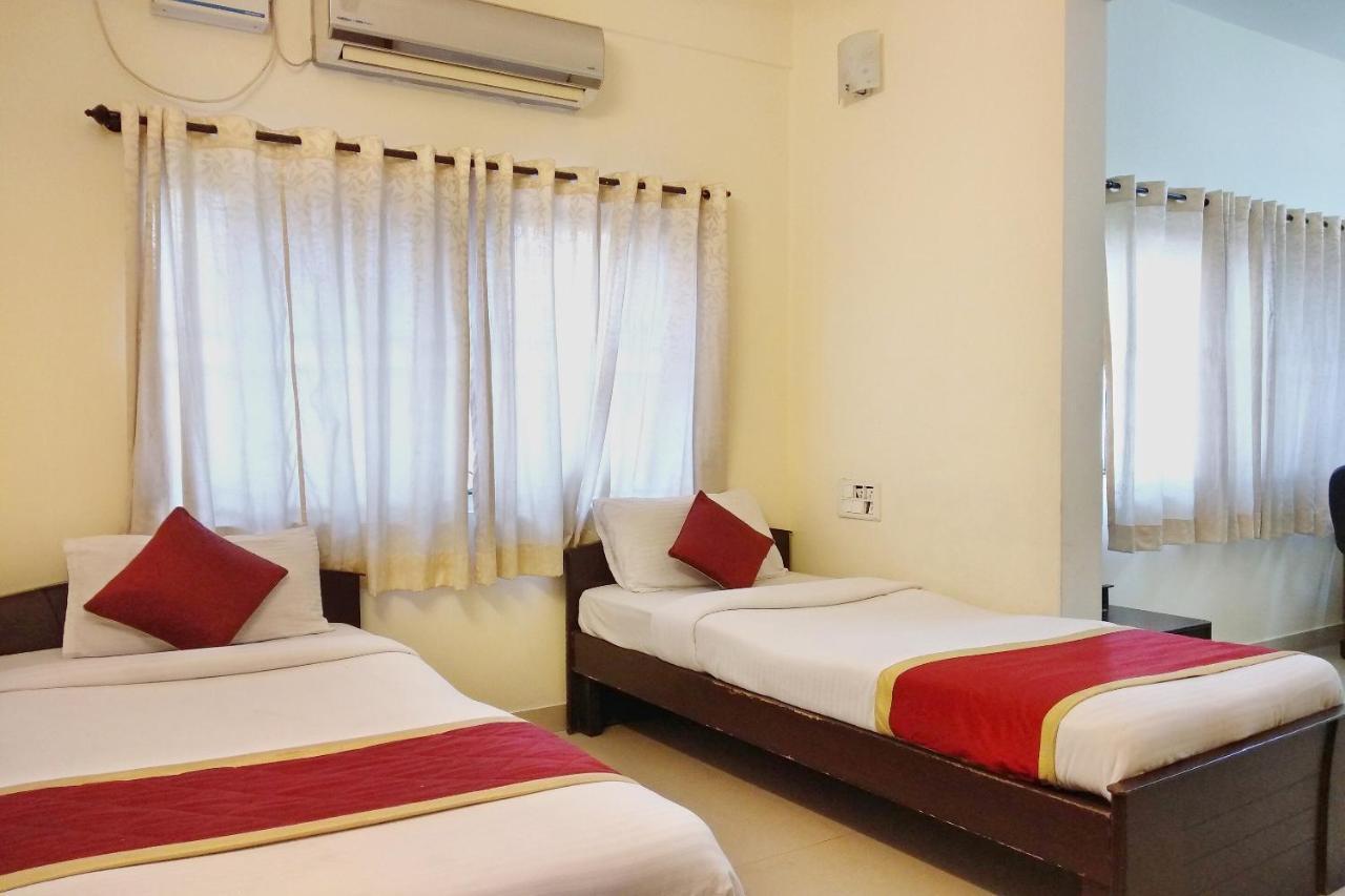 Super Oyo Capital O Premium Hotel Victoria Heights Near Sri Someshwara Swami Temple Bangalore Buitenkant foto