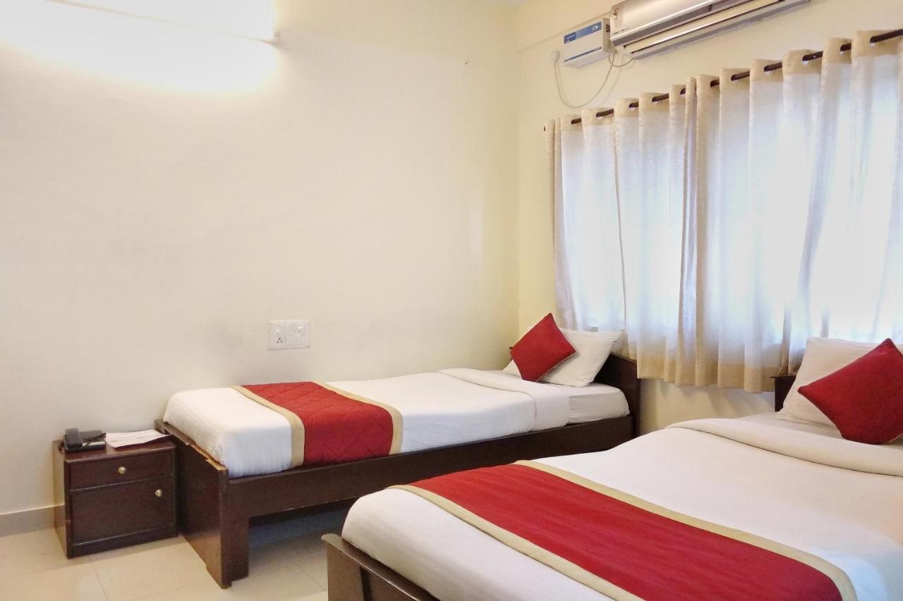 Super Oyo Capital O Premium Hotel Victoria Heights Near Sri Someshwara Swami Temple Bangalore Buitenkant foto