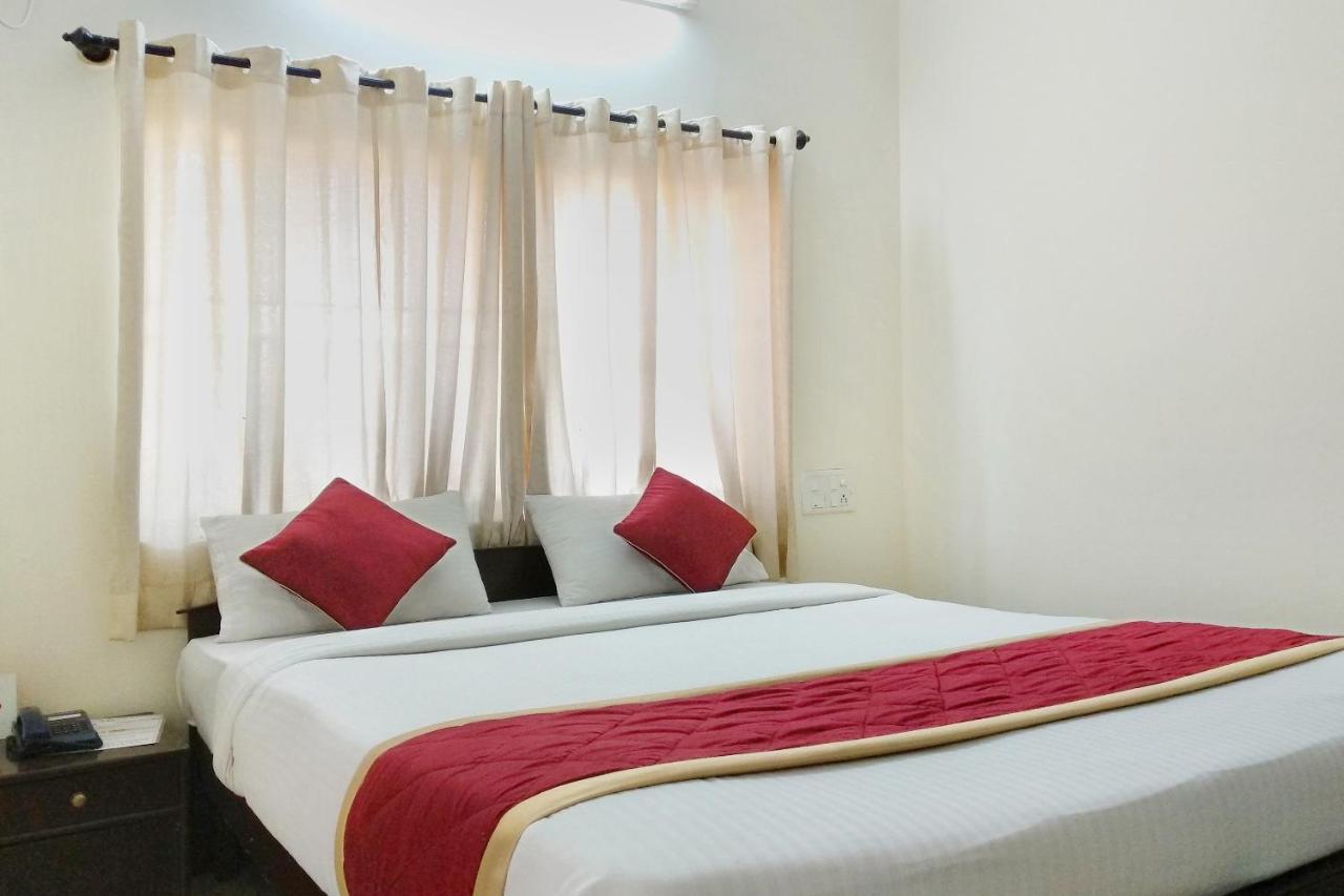 Super Oyo Capital O Premium Hotel Victoria Heights Near Sri Someshwara Swami Temple Bangalore Buitenkant foto