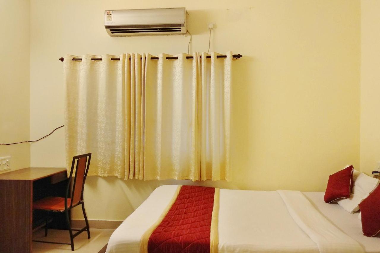Super Oyo Capital O Premium Hotel Victoria Heights Near Sri Someshwara Swami Temple Bangalore Buitenkant foto