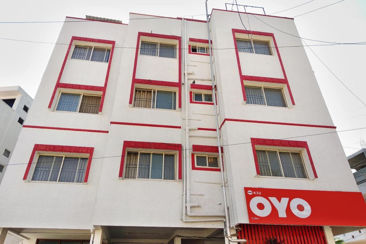 Super Oyo Capital O Premium Hotel Victoria Heights Near Sri Someshwara Swami Temple Bangalore Buitenkant foto