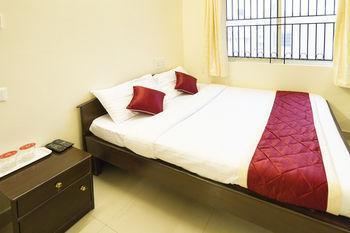 Super Oyo Capital O Premium Hotel Victoria Heights Near Sri Someshwara Swami Temple Bangalore Buitenkant foto