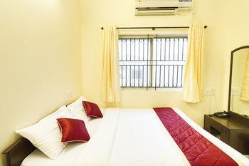 Super Oyo Capital O Premium Hotel Victoria Heights Near Sri Someshwara Swami Temple Bangalore Buitenkant foto