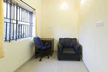 Super Oyo Capital O Premium Hotel Victoria Heights Near Sri Someshwara Swami Temple Bangalore Buitenkant foto