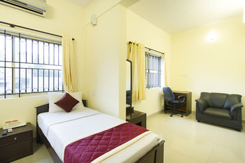 Super Oyo Capital O Premium Hotel Victoria Heights Near Sri Someshwara Swami Temple Bangalore Buitenkant foto