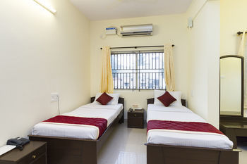 Super Oyo Capital O Premium Hotel Victoria Heights Near Sri Someshwara Swami Temple Bangalore Buitenkant foto