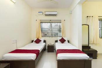 Super Oyo Capital O Premium Hotel Victoria Heights Near Sri Someshwara Swami Temple Bangalore Buitenkant foto